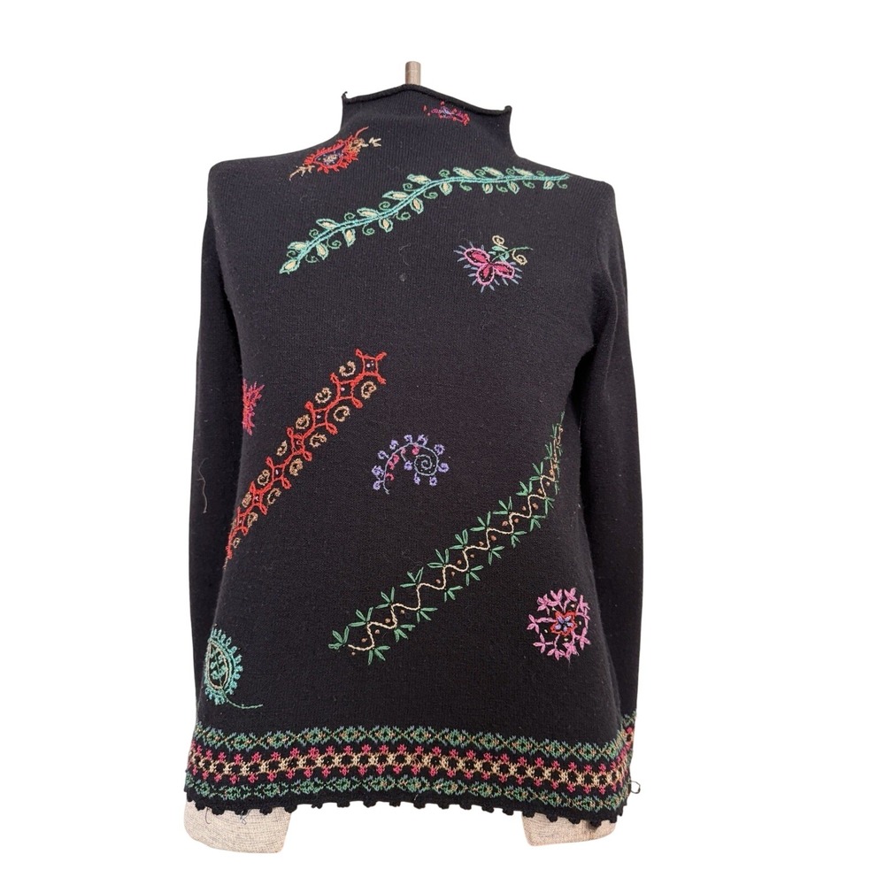 Northern Isles Size Large Embroidered Vintage‎ Sweater, Black Floral